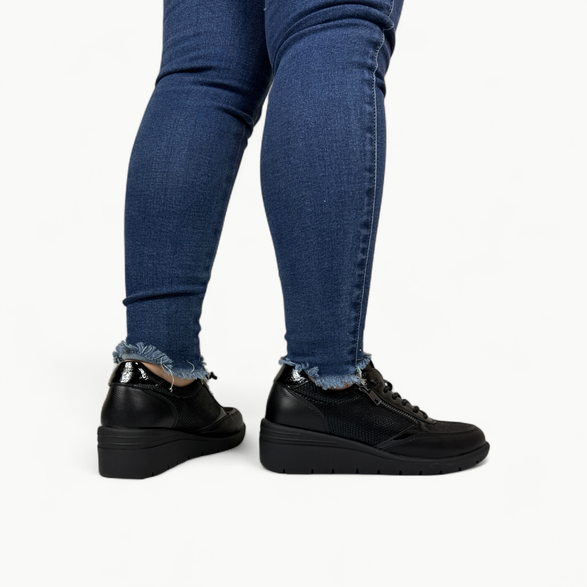 Zapatilla Noir ®
